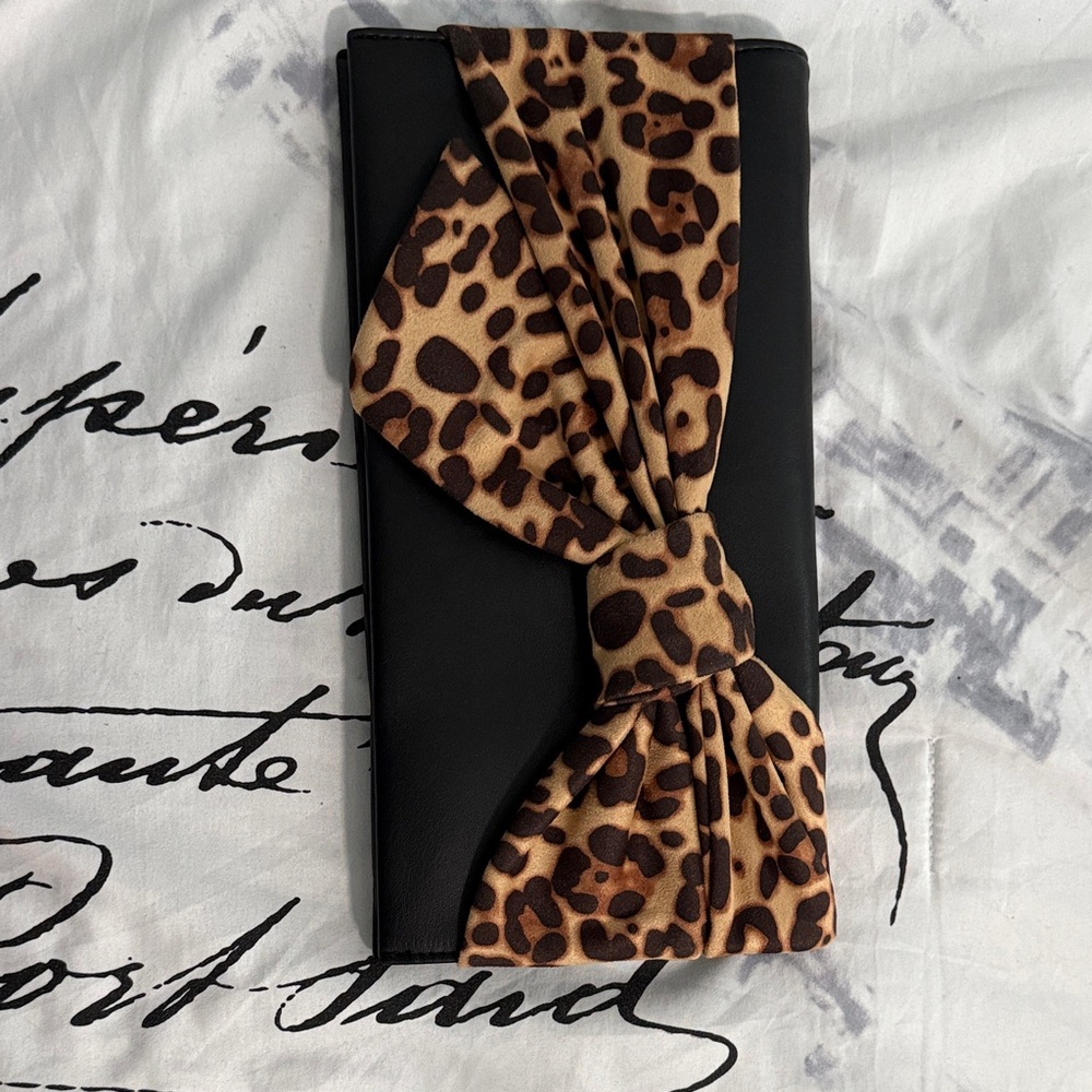 Leopard Print Bow Black Clutch